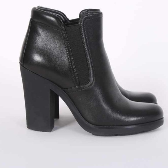 NWOT Y2K unworn Prada boots - Picture 2 of 7